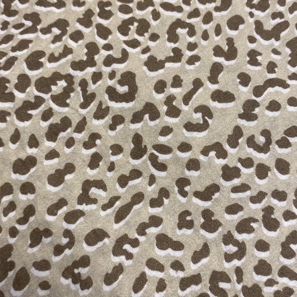 TUCKERNUCK Brannen Light Leopard Blouse Cotton Button Long Sleeve Print Pattern - Picture 15 of 15